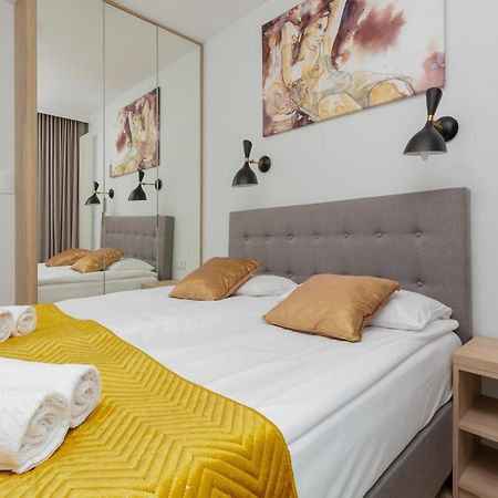 Mennica Residence - City Center Apartments By Noclegi Renters Warsaw Luaran gambar
